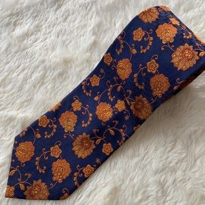 True Forum silk tie